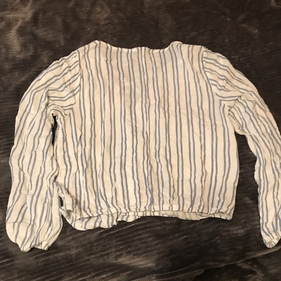 Charlotte Russe Blue Loose Sleeve Top - Picture 2 of 2